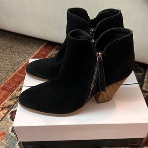 Dolce Vita suede ankle boots Size 9.5